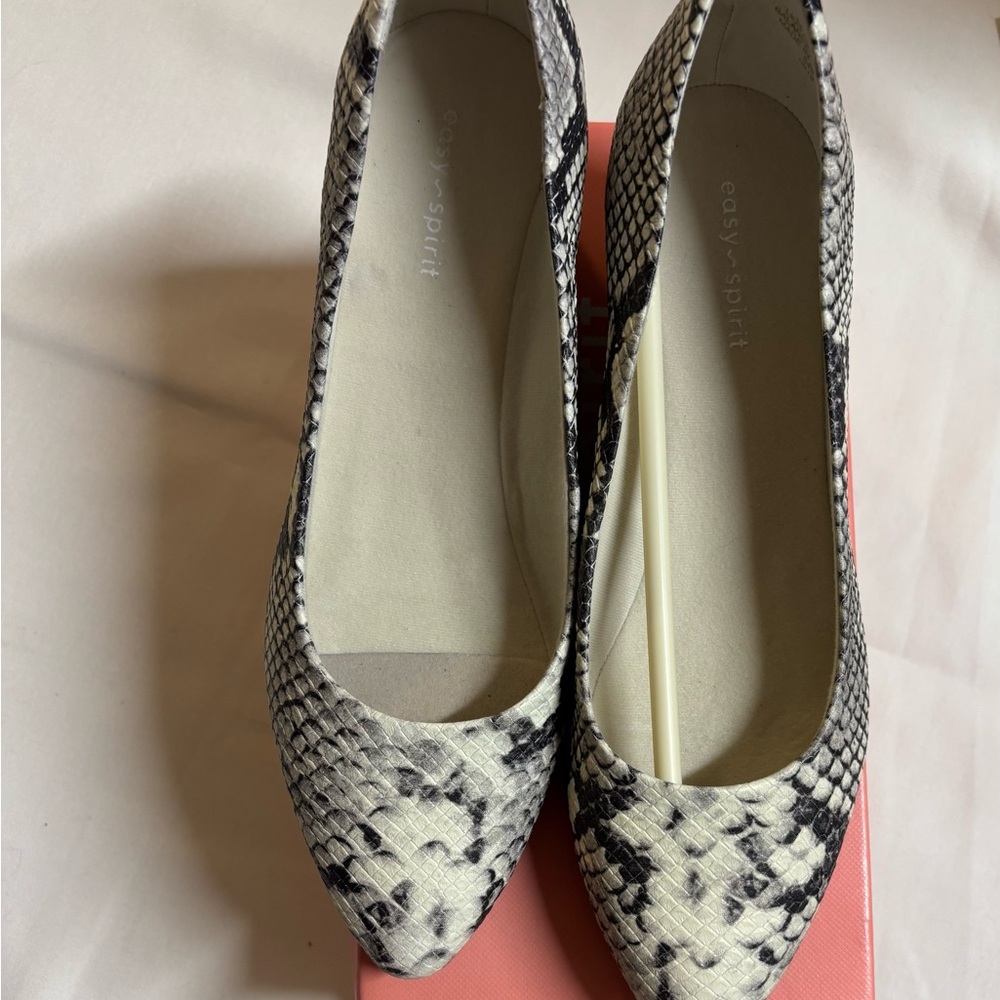 Easy Spirit Snakeskin Pattern Flats